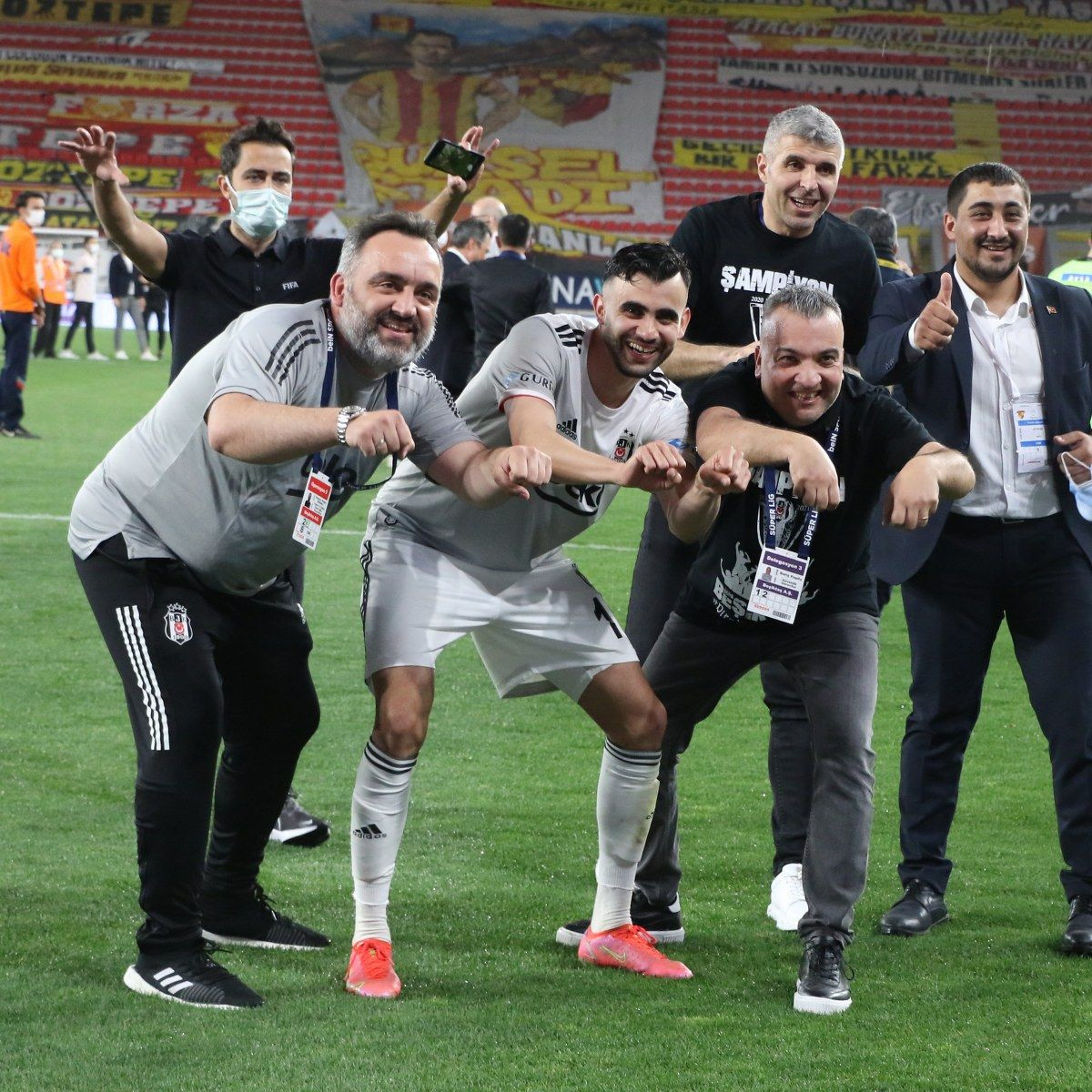 Şampiyon Beşiktaş - Sayfa 1