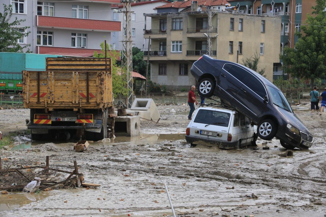 Sinop’ta selin hasarı gün ağarınca ortaya çıktı - Sayfa 1