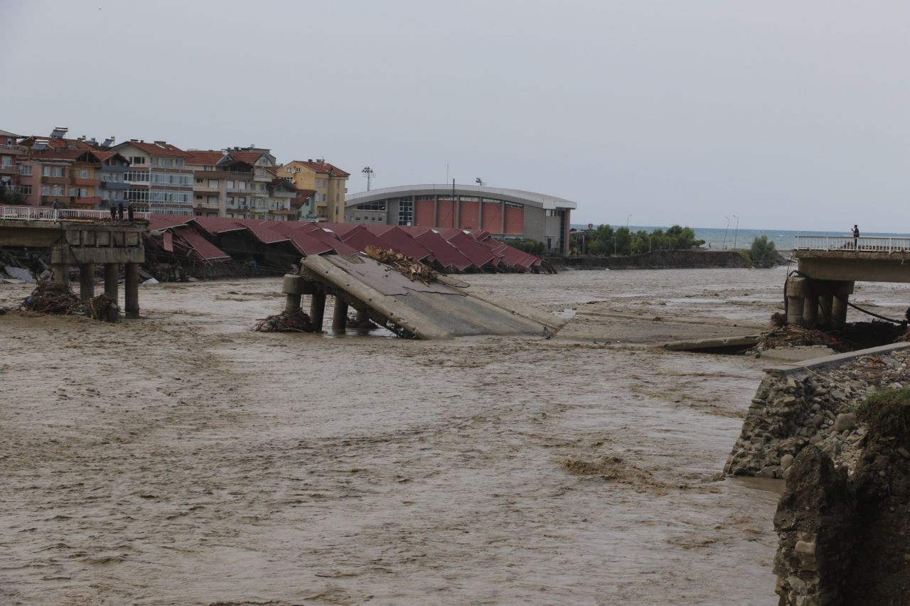 Sinop’ta selin hasarı gün ağarınca ortaya çıktı - Sayfa 3