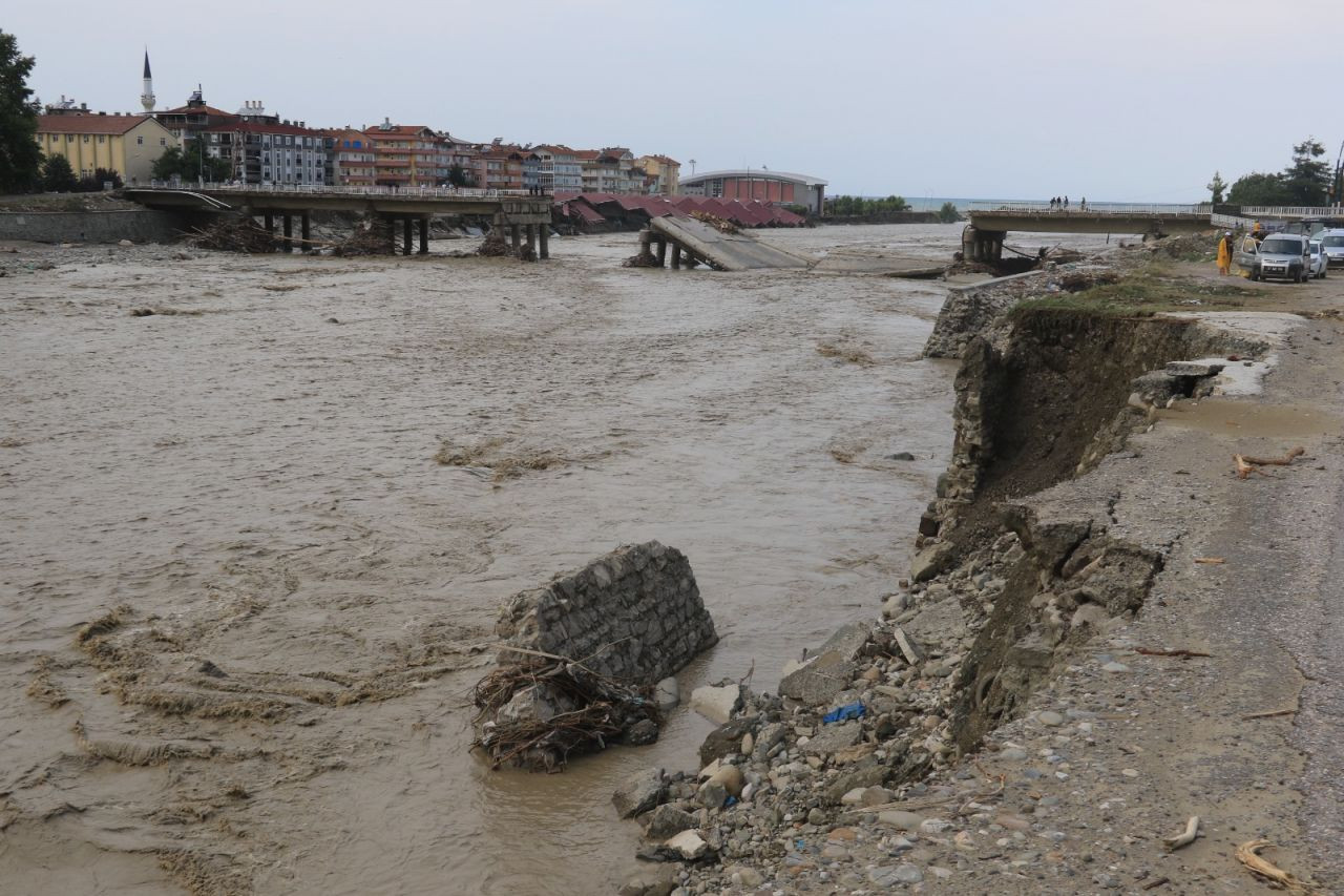Sinop’ta selin hasarı gün ağarınca ortaya çıktı - Sayfa 4