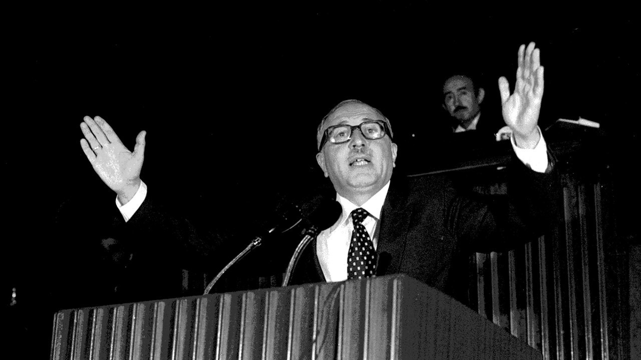 Türk siyasetinin 'Erbakan Hoca'sı vefatının 11'inci yılında anılıyor.