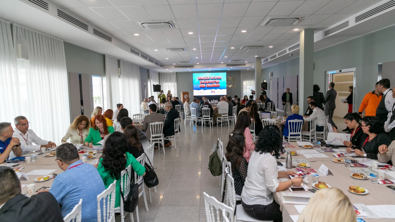 Mersin Büyükşehir Gençlik ve Spor Çalıştayı düzenledi