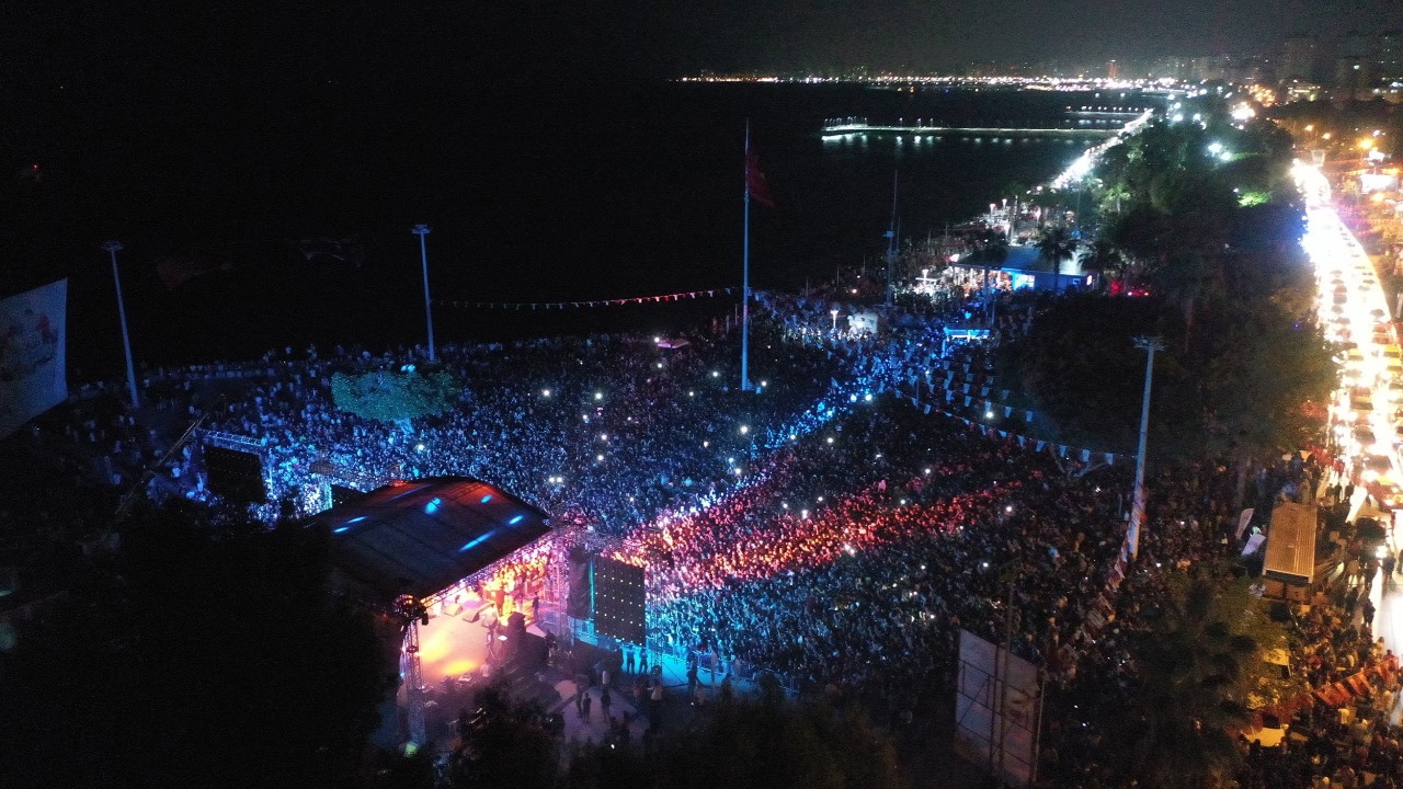 Mersinliler, Büyükşehir'in 19 Mayıs konserinde buluştu