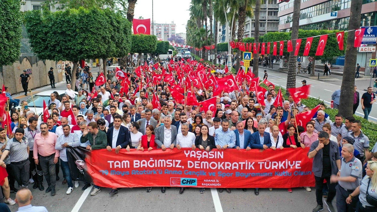Adana'da 19 Mayıs kutlamaları yürüyüş ve konseri