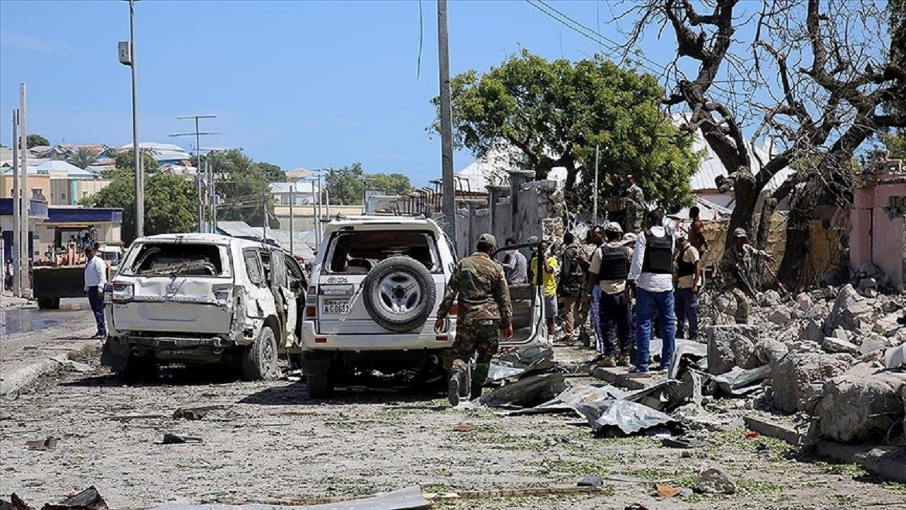 Somali'deki üç ayrı bombalı saldırıda en az 12 kişi öldü