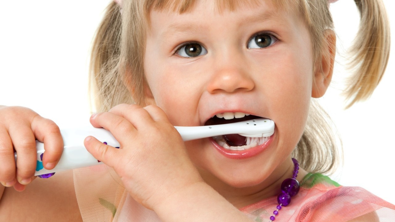 "Diş fırçalama ilk süt dişi ile başlamalı" uyarısı
