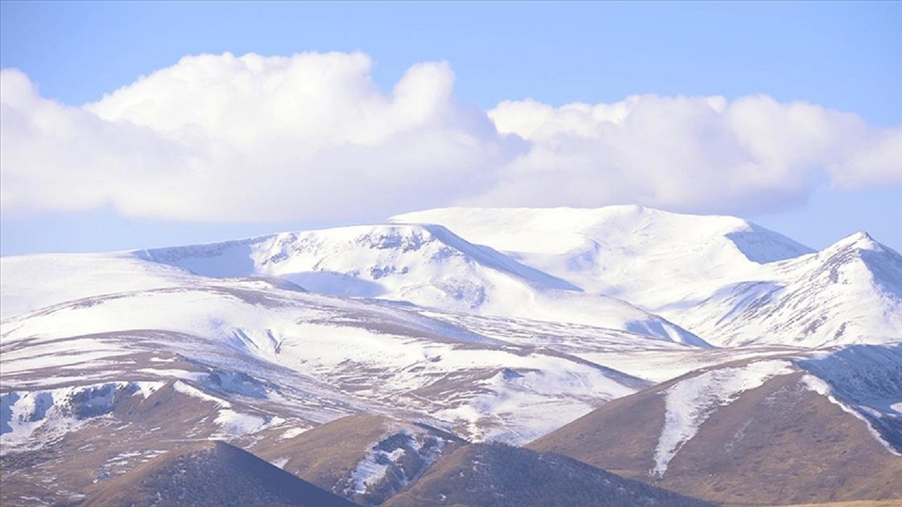 Erzurum ve Ardahan'da soğuk hava etkili oluyor