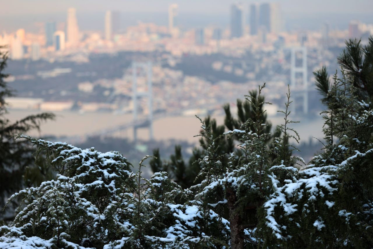 İstanbul'da kar yağışı etkili oldu - Sayfa 1