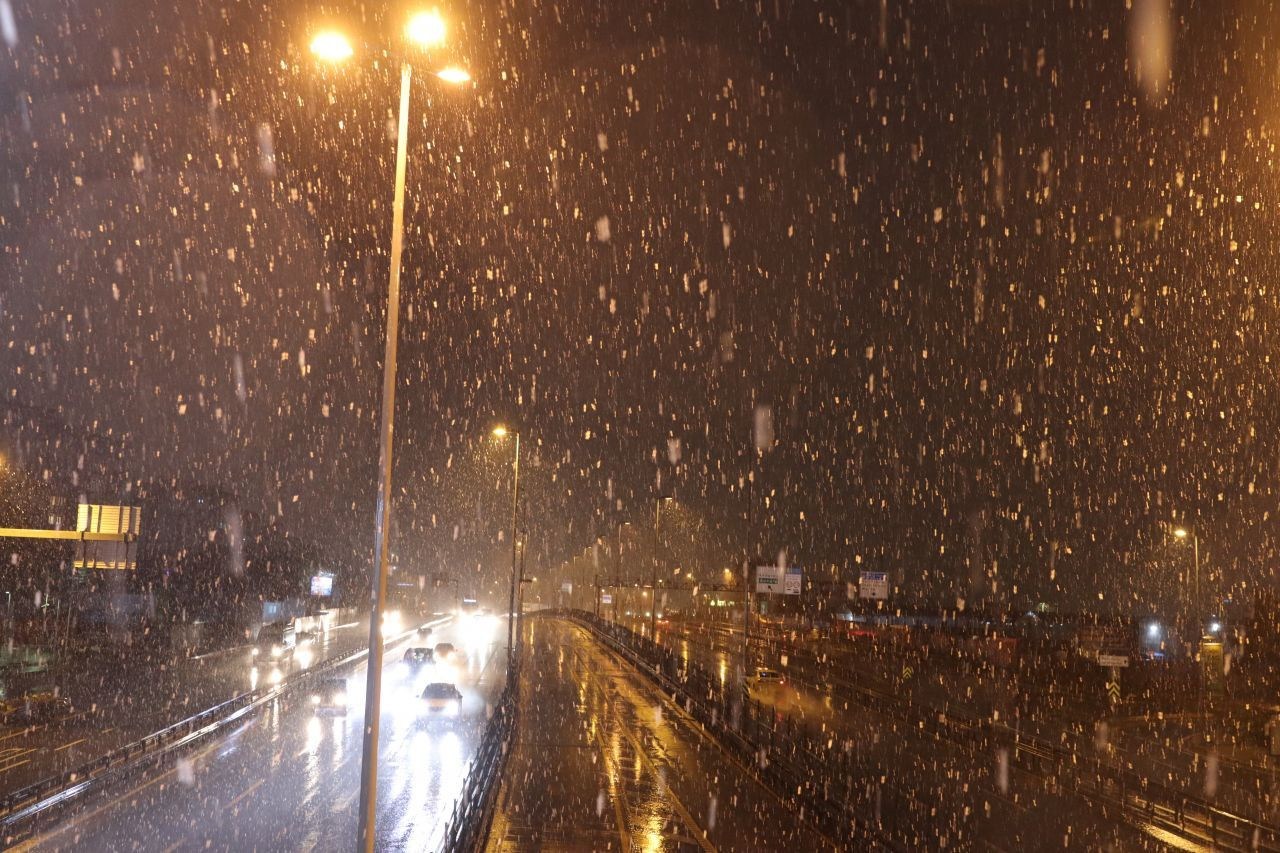 İstanbul'da kar yağışı etkili oldu - Sayfa 4