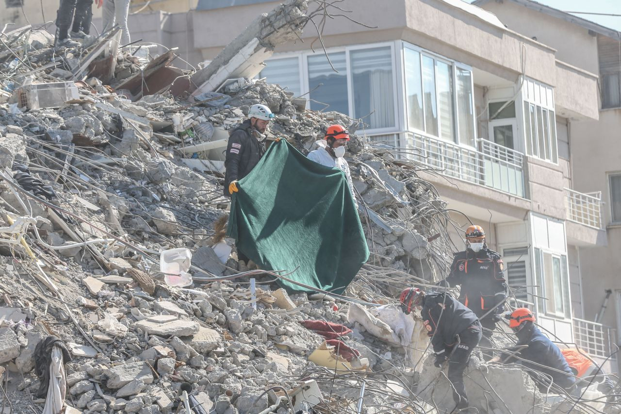İskenderun'da depremde yıkılan binalarda çalışmalar sürüyor - Sayfa 4