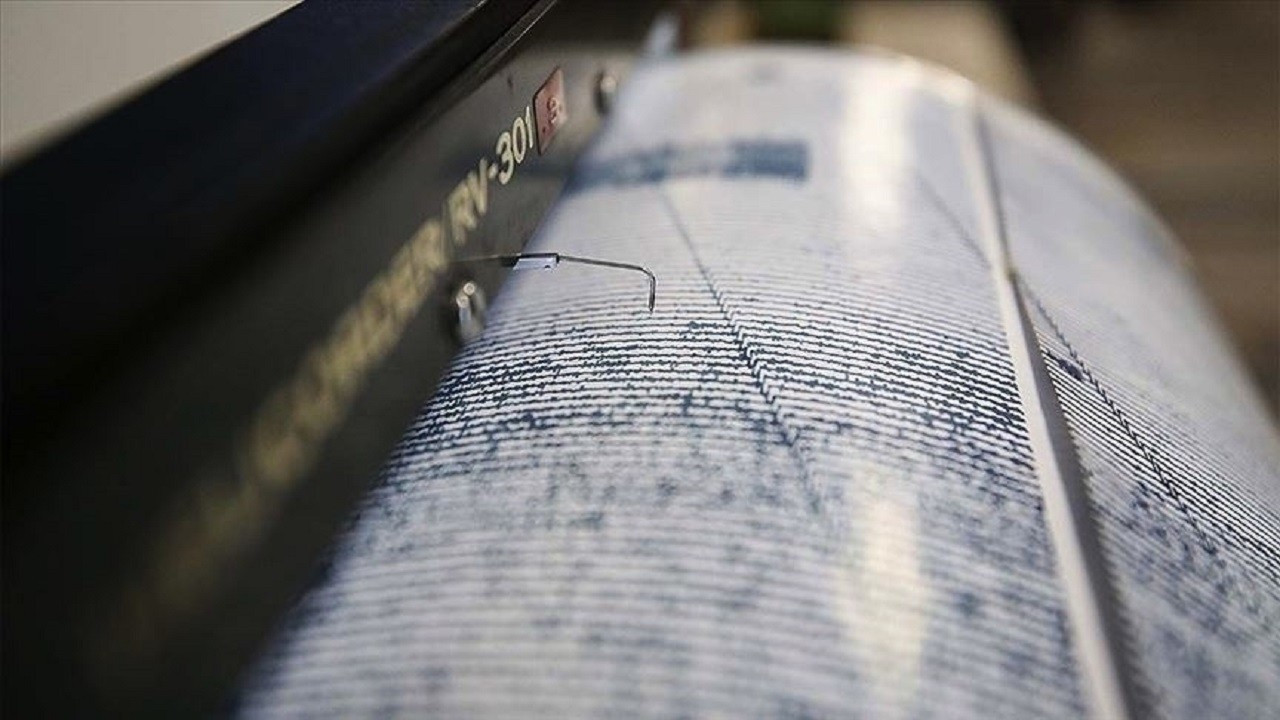 İran'ın Türkiye sınırı yakınlarındaki Hoy kentinde 5 büyüklüğünde deprem