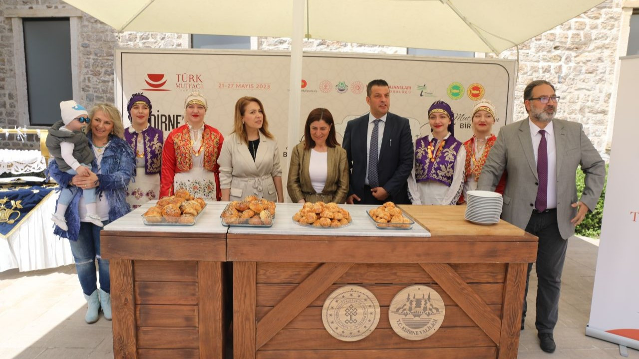 Edirne'de Türk Mutfağı Haftası etkinliklerinde "adım çöreği" ikram edildi