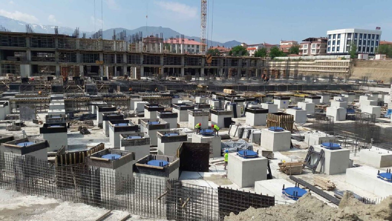 Siirt'te yapılan hastane ek binası deprem izolatörleriyle donatılacak