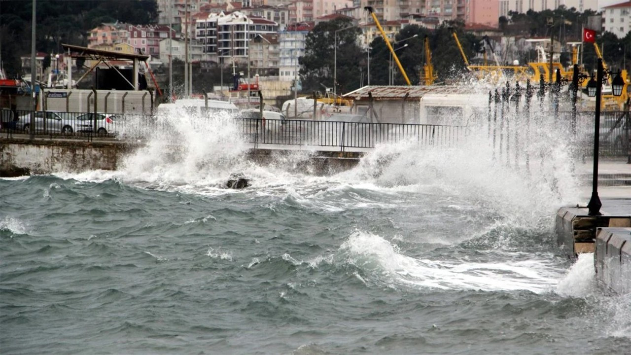 Valilik tarih verdi: Meteoroloji'den İstanbul'a fırtına uyarısı