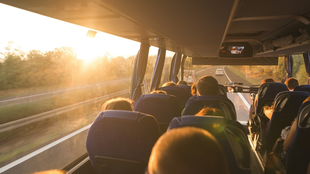 Yabancı turistler şehirler arası yolculuklarda otobüse yönelmeye başladı