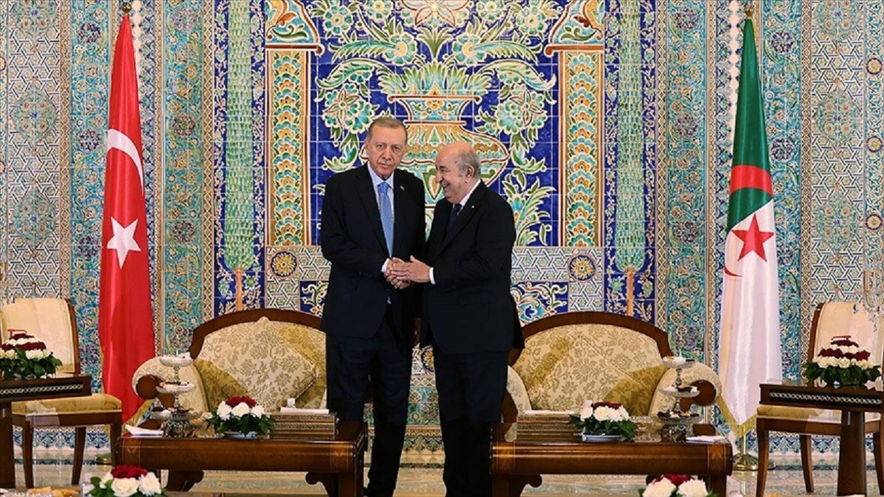Cumhurbaşkanı Erdoğan Cezayir'de resmi törenle karşılandı