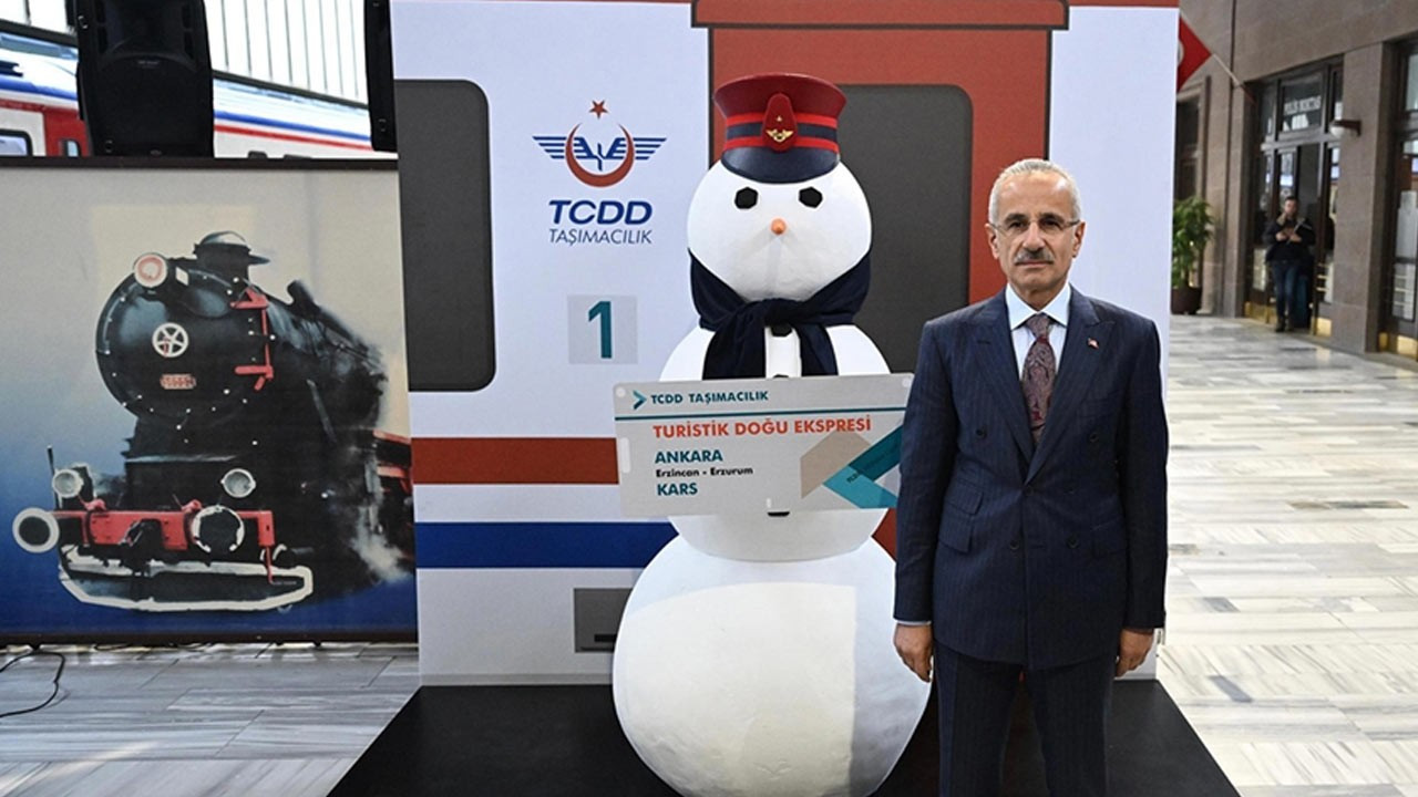 Bakan Uraloğlu, yeni sezonda ilk seferine çıkan Turistik Doğu Ekspresi'ni uğurladı