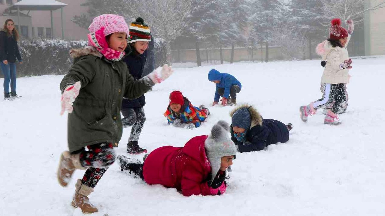 Erzurum'da yarın okullar tatil mi 14 Şubat Çarşamba Erzurum Valiliği yeni okul tatil açıklaması